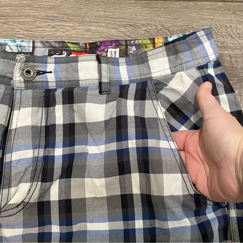 Lululemon Size 36 Plaid Kahuna Shorts View 3